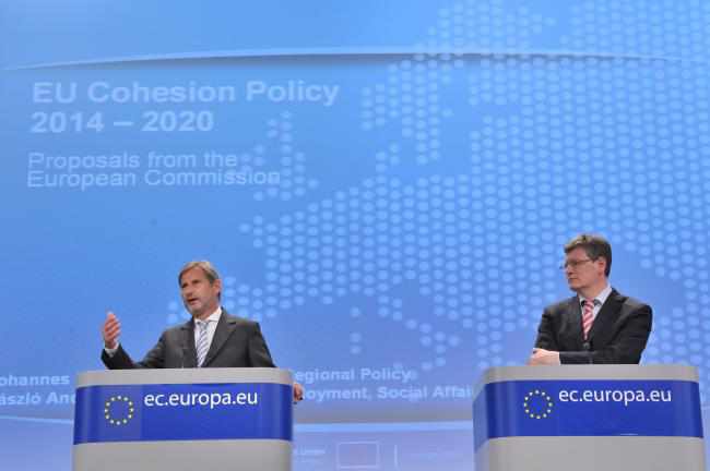Los comisarios europeos Hahn y Andor presentan la política de cohesión