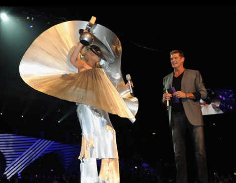Lady Gaga recibe un premio en los MTV Europe Awards