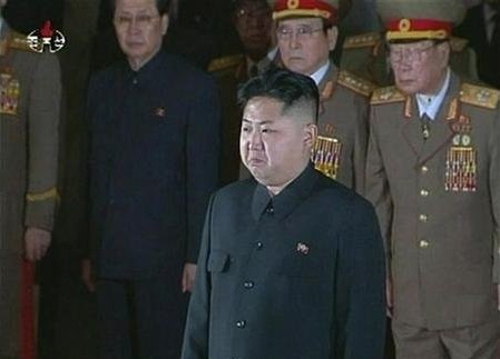 Kim Jong-un rodeado de militares ancianos