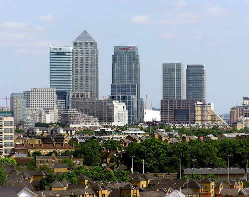 Plano general de Londres, con grandes rascacielos en el horizonte
