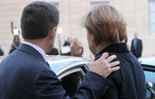 N. Sarkozy y A. Merkel, en París, dic. 2011