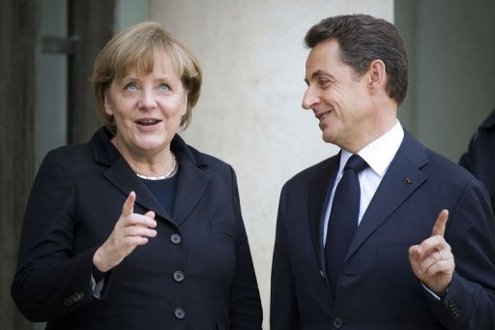 Merkel y Sarkozy al comienzo de la reunión