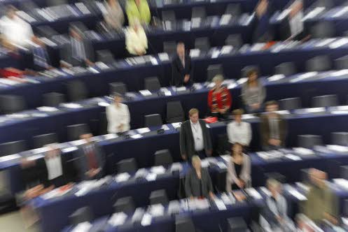 Imagen desenfocada del pleno del europarlamento