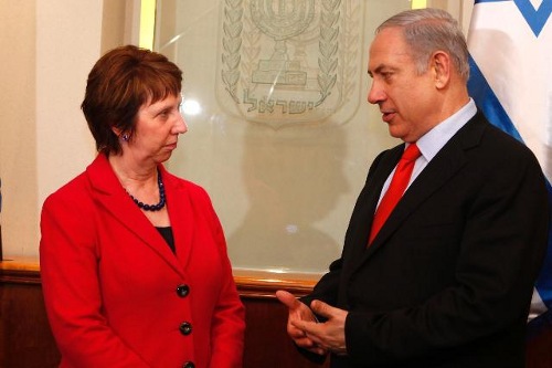 Catherine Ashton y Ehud Barak hablando