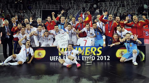 La selección española de fútbol sala celebra su victoria en el europeo