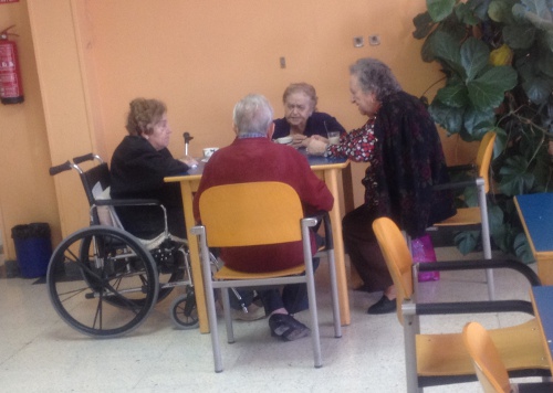 Un grupo de ancianas en una residencia de la tercera edad