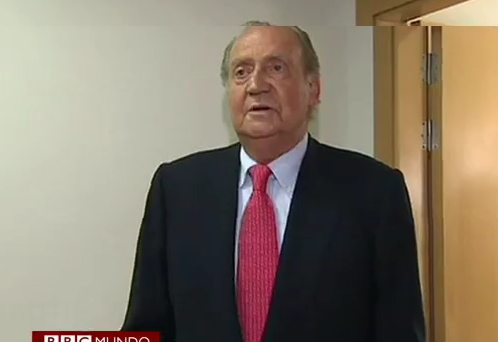 El Rey Juan Carlos I en la puerta de su habitación en el hospital