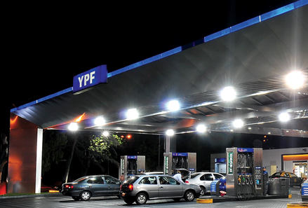 Estación de servicio de YPF en Buenos Aires