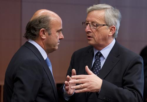 De Guindos y Juncker, en la reunión del Eurogrupo