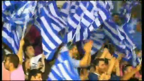Banderas griegas en un mitin de Nueva Democracia
