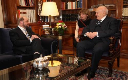 Presdiente griego Karolos Papoulias reunido con presidente Parlamento Europeo