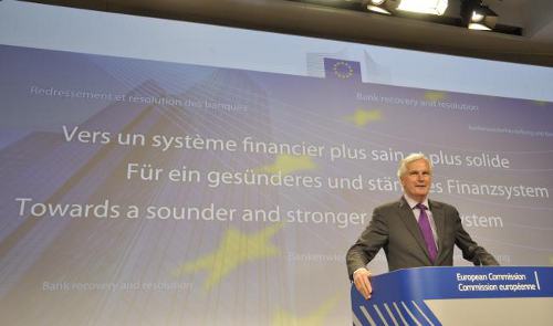 El comisario Barnier presenta el plan de saneamiento de la banca