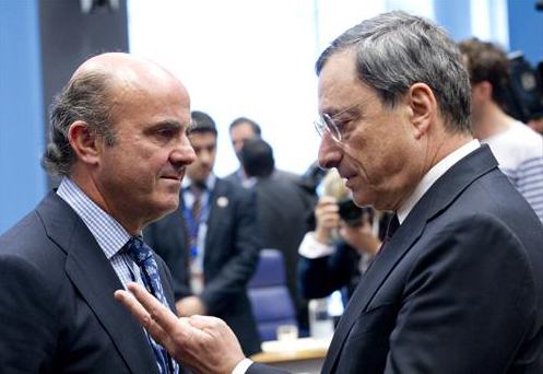 Luis de Guindos y Mario Draghi, en el Eurogrupo