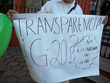 Pancarta pidiendo transparencia al G-20