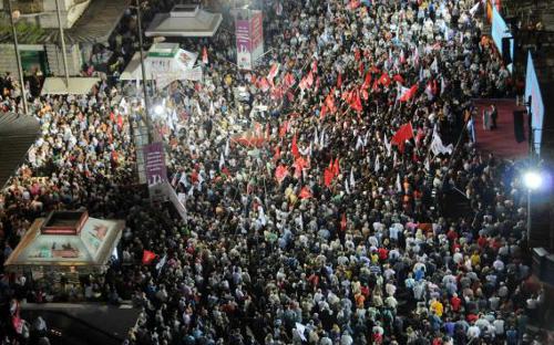 Multitudinario mitin de campaña de Syriza