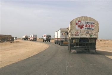 Una caravana de camiones con ayuda humanitaria de la UE al Sahel
