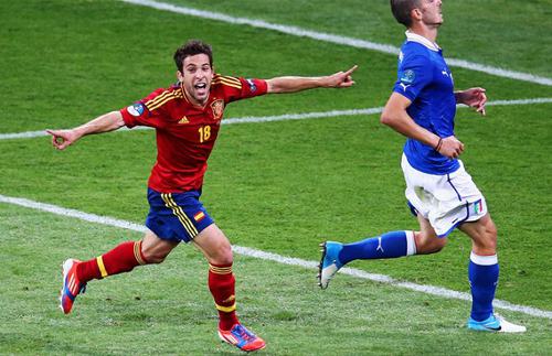 Alba celebra su gol ante Italia