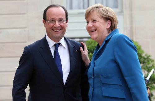 Merkel y Hollande, en París en junio de 2012