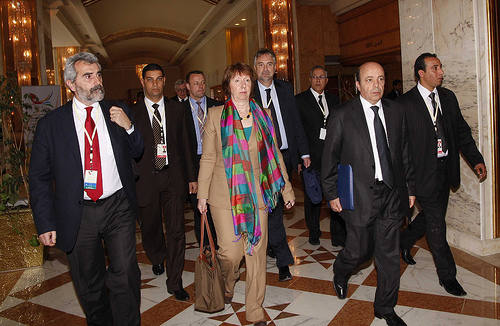 Reunión de Ashton con diplomáticos sirios en Túnez