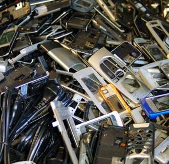 Un montón de móviles para reciclar