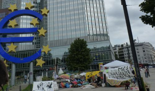 Indignados acampados junto al BCE en Fráncfort