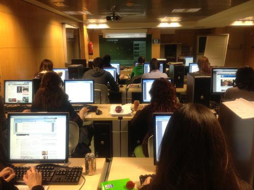 Estudiantes en una universidad de Madrid