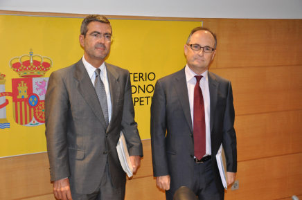 El representante del ministerio de Economía y del Banco de España