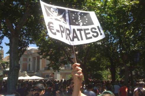 Pancarta e-piratas el 15-M en Madrid