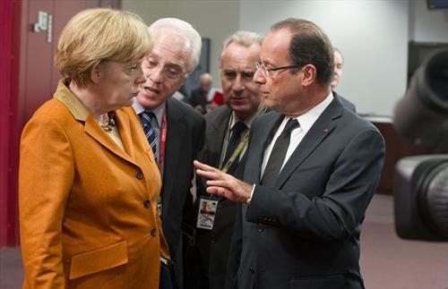 Angela Merkel y François Hollande hablan 