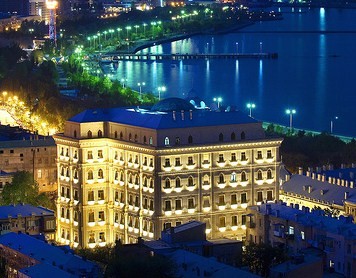Foto nocturna de Bakú