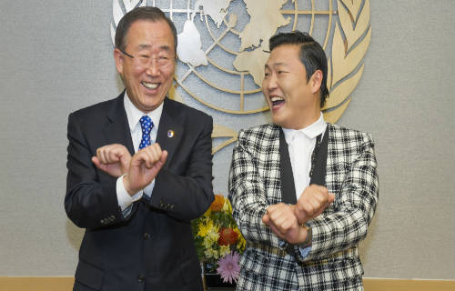 Secretario general ONU bailando con Psy