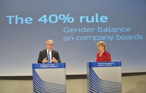 Los comisarios Rehn y Reding en rueda de prensa