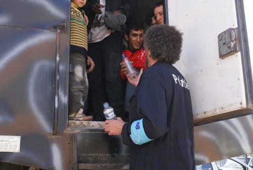 Inmigrantes detenidos en la frontera grecoturca