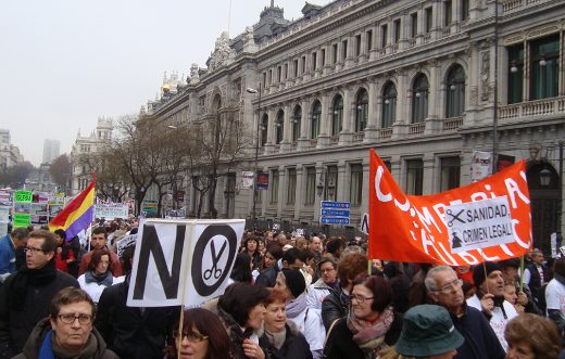 Manifestantes con pancartas