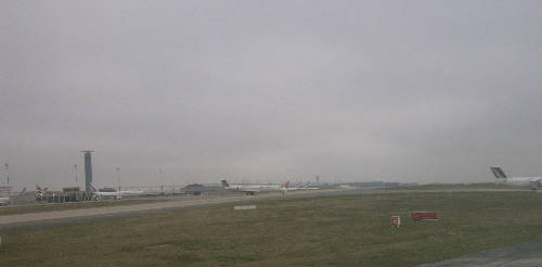 Aviones en las pistas del aeropuerto Charles de Gaulle de Paris