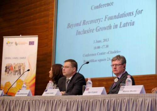 Dombrovskis en una conferencia en Bruselas