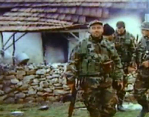 Milicianos en Kosovo