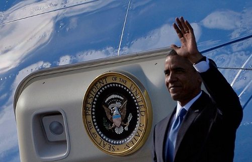 Obama saluda desde el Air Force One