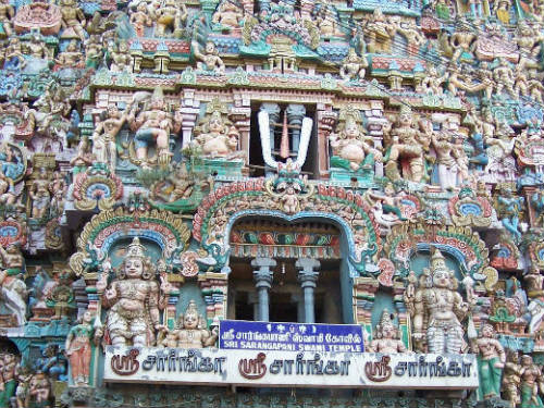 Entenares de figuras en el templo de Sarangapani swami