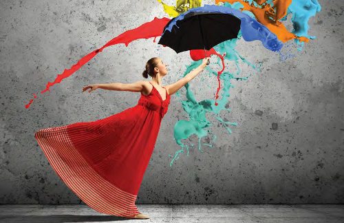 Una bailarina con un paraguas