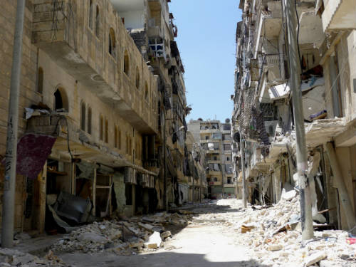 Calle de Alepo destruida