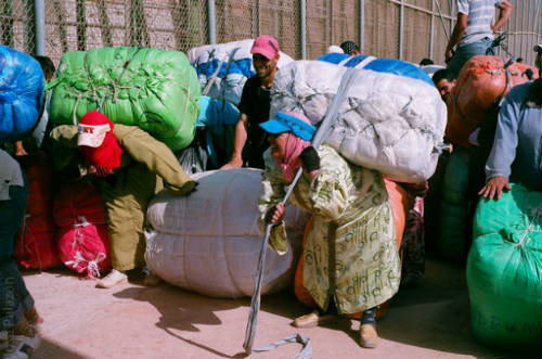 Porteadoras marroquíes en Melilla
