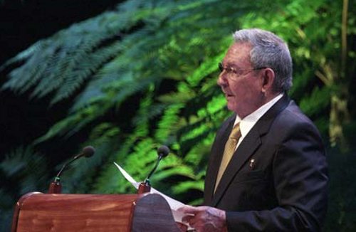 Raúl Castro pronunciando un discurso