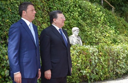 Matteo Renzi y José Manuel Barroso, en el jardín de Villa Madama 