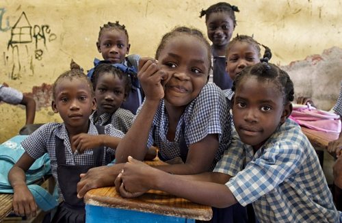Un grupo de escolares haitianos
