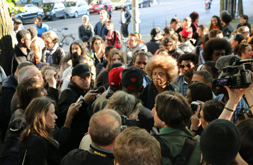 Angela Davis entre periodistas y público en Berlín