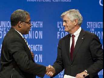 El Primer ministro de Haití y el de Canadá se saludan