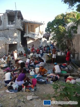 Haitianos acampando en la calle