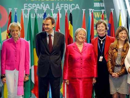 María Teresa Fernández de la Vega, José L. Rodríguez Zapatero,Michelle Bachelet, Mary Robinson y Bibiana Aído