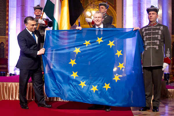 Bélgica traspasa la bandera de la UE a Hungría